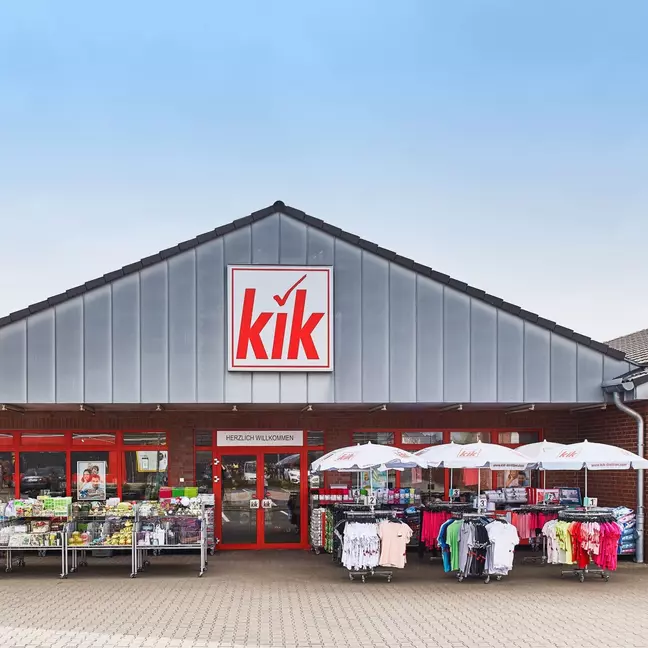 Buitenkant van een van de meer dan 4.200 KiK-winkels in heel Europa